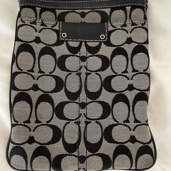 Coach classic “c” messenger crossbody bag - Picture 2 of 4